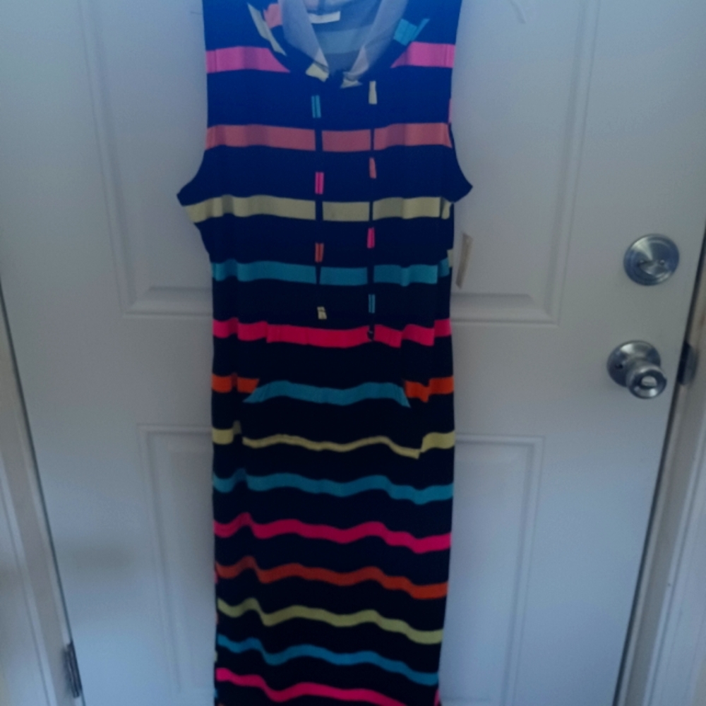Long dress with hoodie and front pockets.